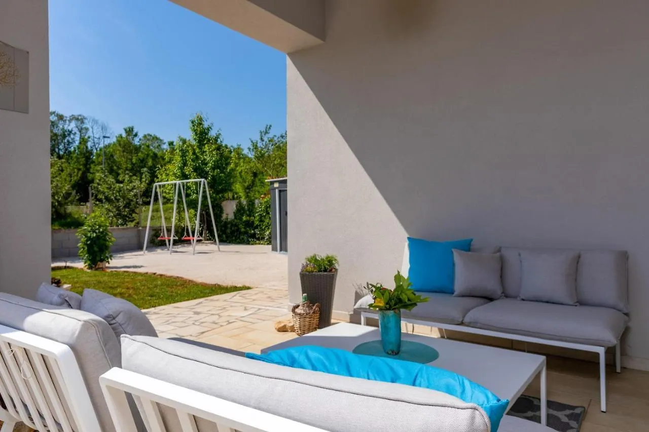 Villa Holiday House With Pool Near Rovinj Brajkovići